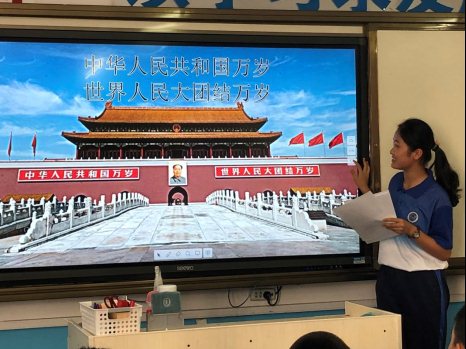 图片包含 人员, 室内, 墙壁, 男士 描述已自动生成