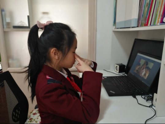 C:\Users\lenovo\Desktop\开学典礼\开学典礼照片\眼操\眼操.jpg