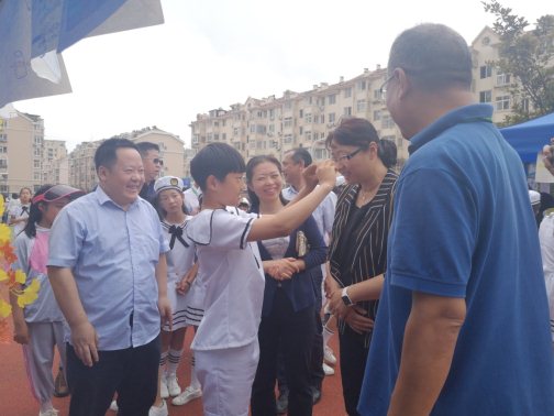 I:\xinxi\大事记2019（郑静）\第二季度\2019-6-19让创新之光照亮新时代——市南区科技志愿者在行动暨青岛香港路小学第二届科技节隆重开幕\9.jpg