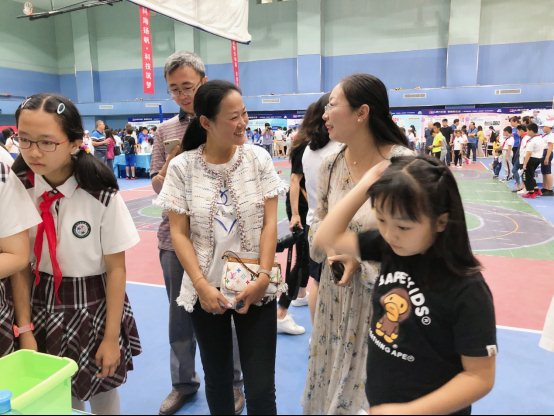 I:\xinxi\大事记2019（郑静）\第三季度\2019-9-21我校科技团队参加第13届市南区科技节展示\3.jpg