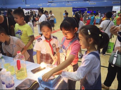 I:\xinxi\大事记2019(郑静)\第三季度\2019-9-21我校科技团队参加第13届市南区科技节展示\6.jpg