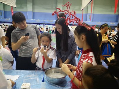 I:\xinxi\大事记2019(郑静)\第三季度\2019-9-21我校科技团队参加第13届市南区科技节展示\17.jpg